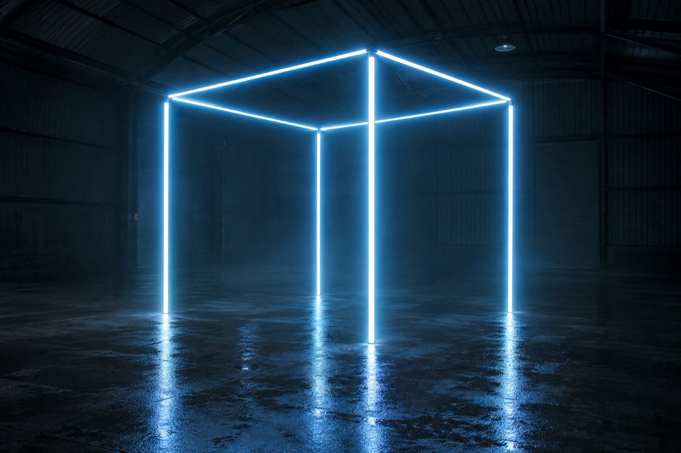 Cage cubique : quatre montants et quatre barres hautes en néon LED bleu glacé